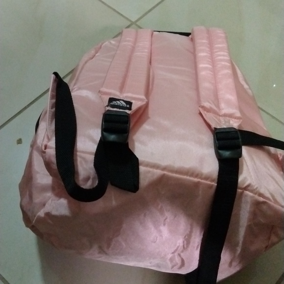 Adidas 5 compartments  $38+  free hat or scarf. - Picture 3 of 12